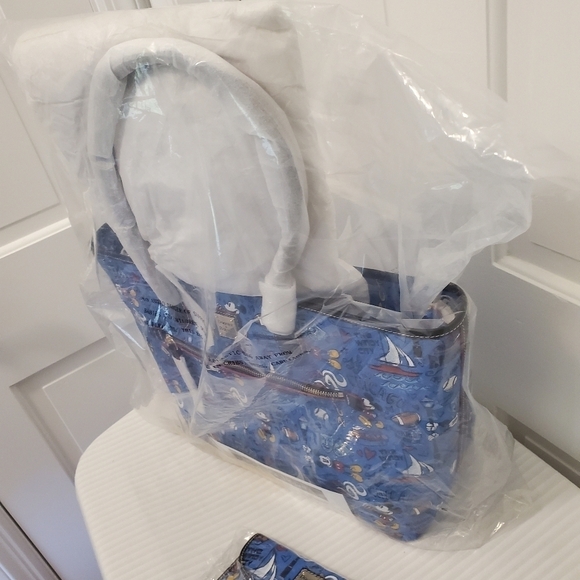 NWT Disney Dooney & Bourke "Chicago" Shopper Tote & Wallet Set, collector's - Picture 4 of 12